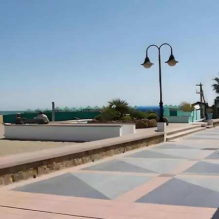 Precioso Reformado Con Vistas Directas Al Mar Torremolinos