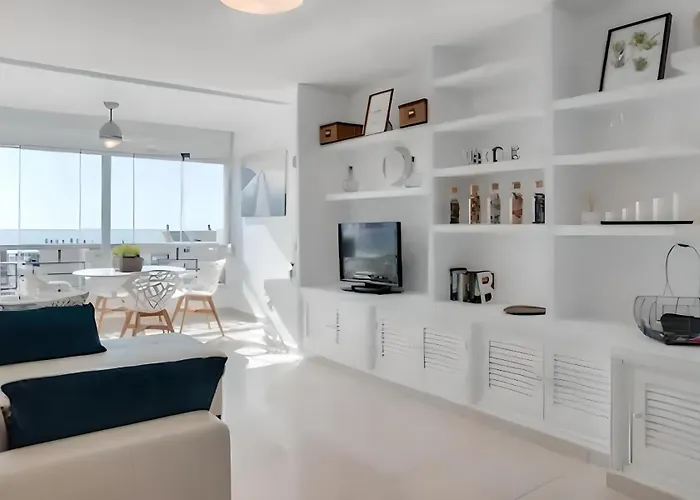 Precioso Reformado Con Vistas Directas Al Mar Torremolinos