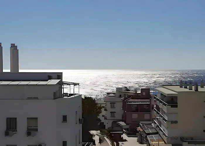 Precioso Reformado Con Vistas Directas Al Mar Torremolinos